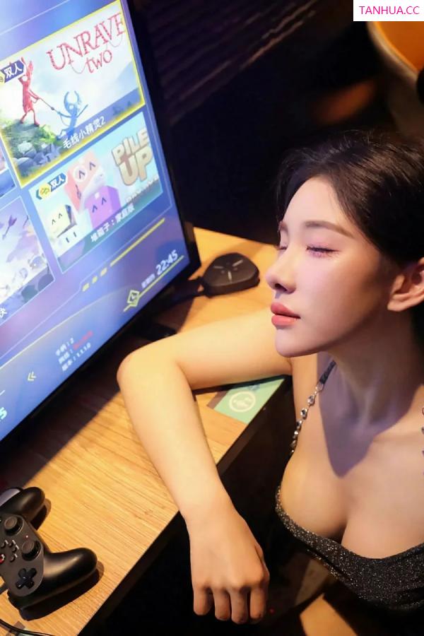   [XiuRen]高清写真图 2025.09.22 No.10794 梨霜儿 电竞少女第39张图片
